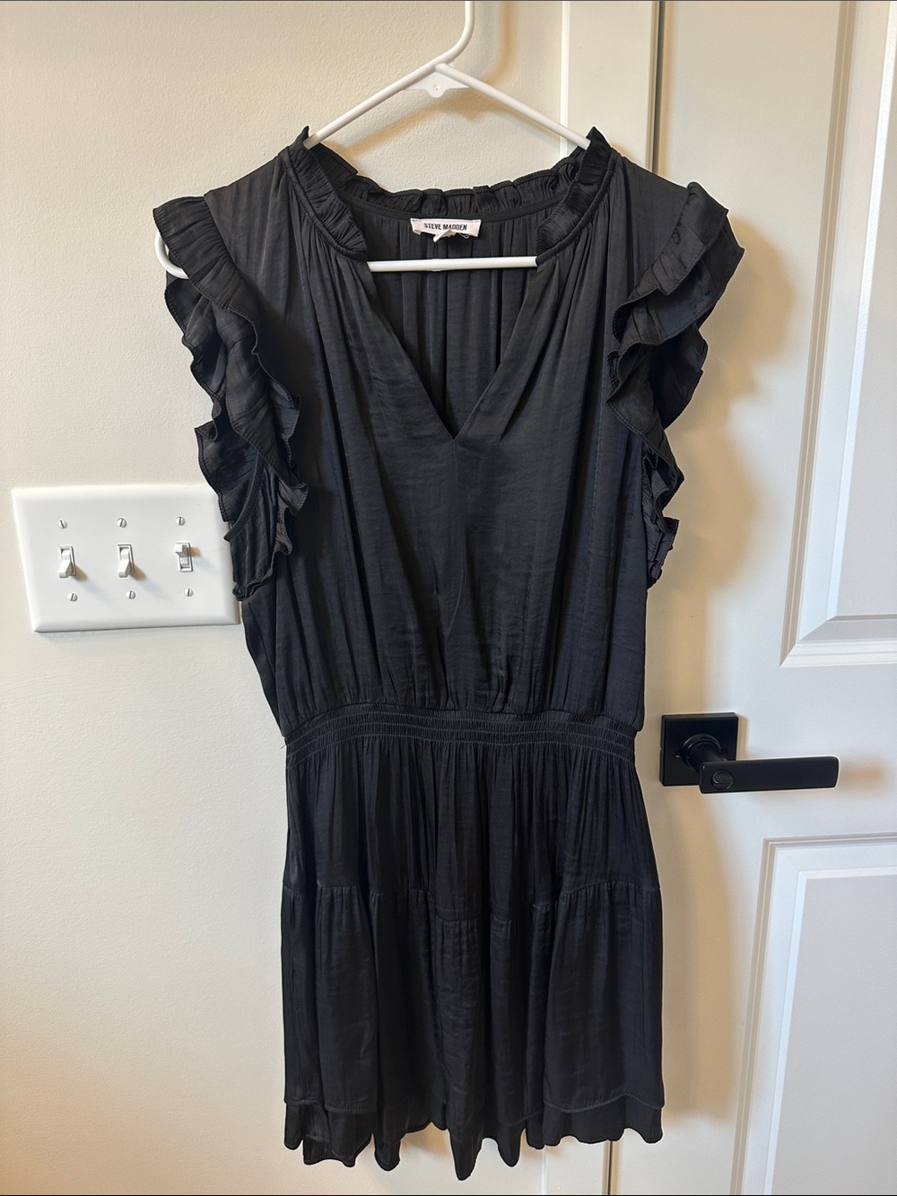 Steve Madden Black Ruffle Sleeve V‑Neck Mini Dress